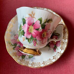 Beautiful Royal Albert pink and gold Prairie Rose teacup